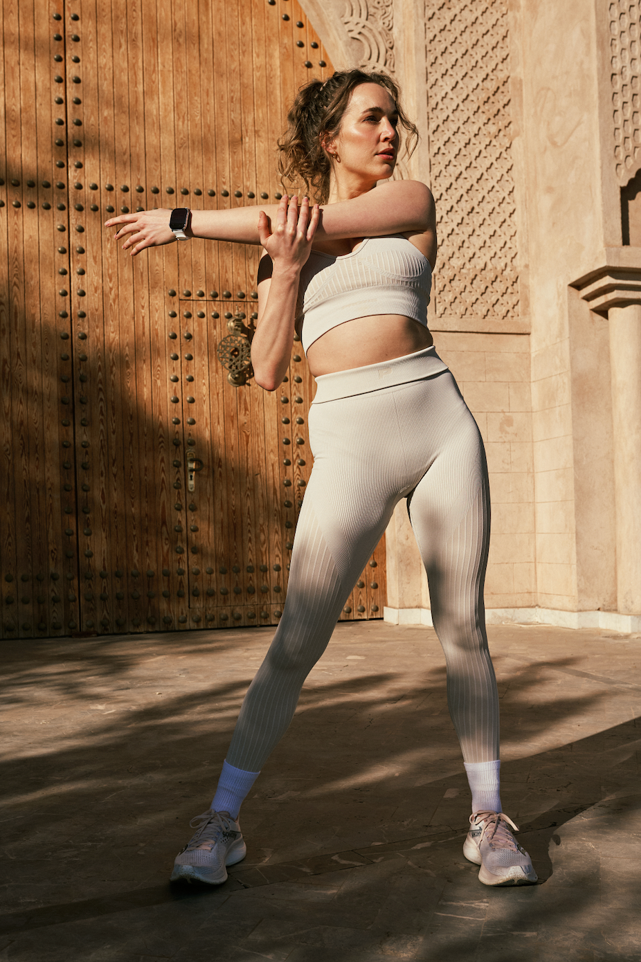 Alt image